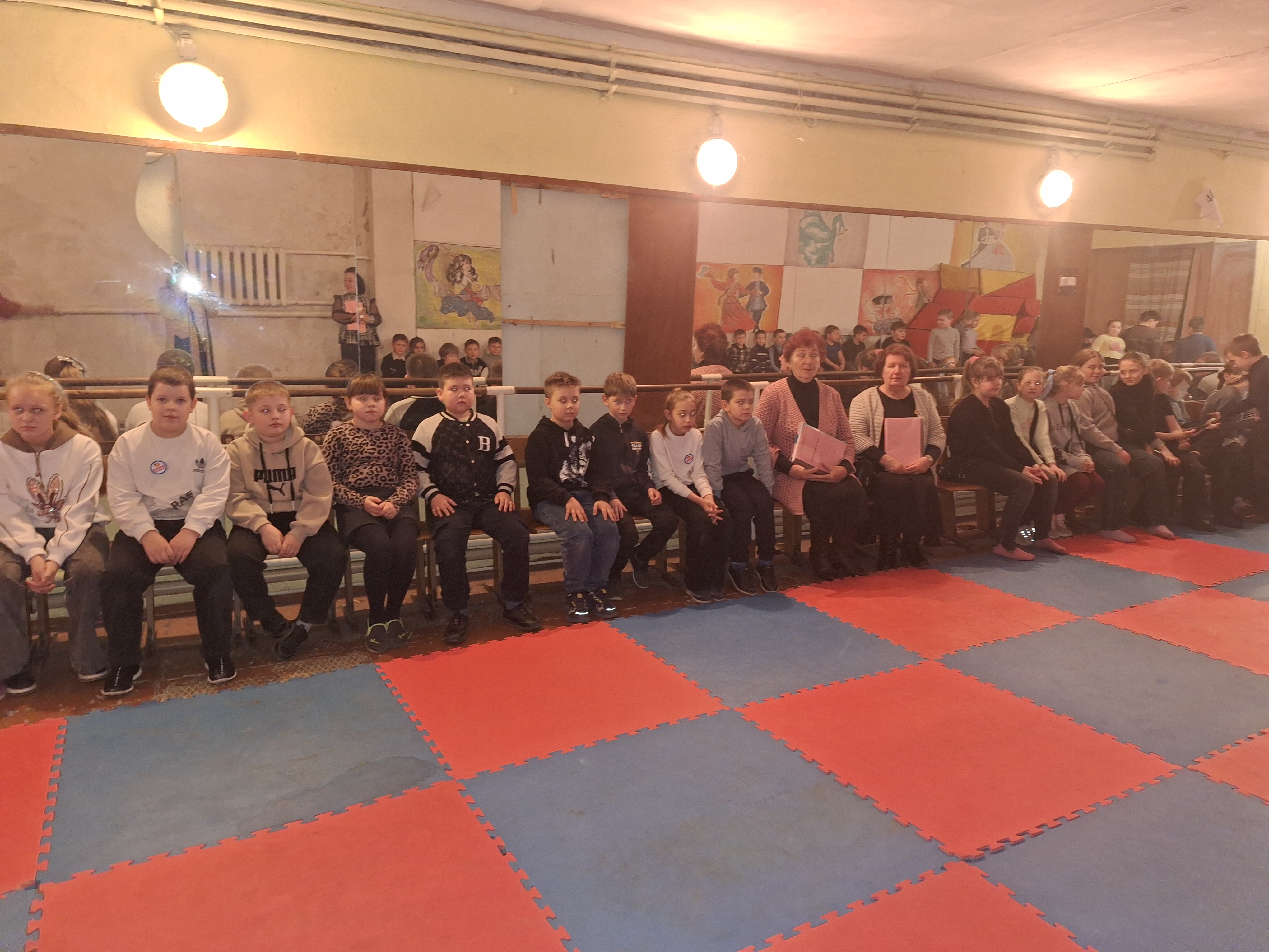 Проведение тренировки  по действиям сотрудников охраны, персонала и обучающихся при совершении (угрозе совершения) преступления террористической направленности.