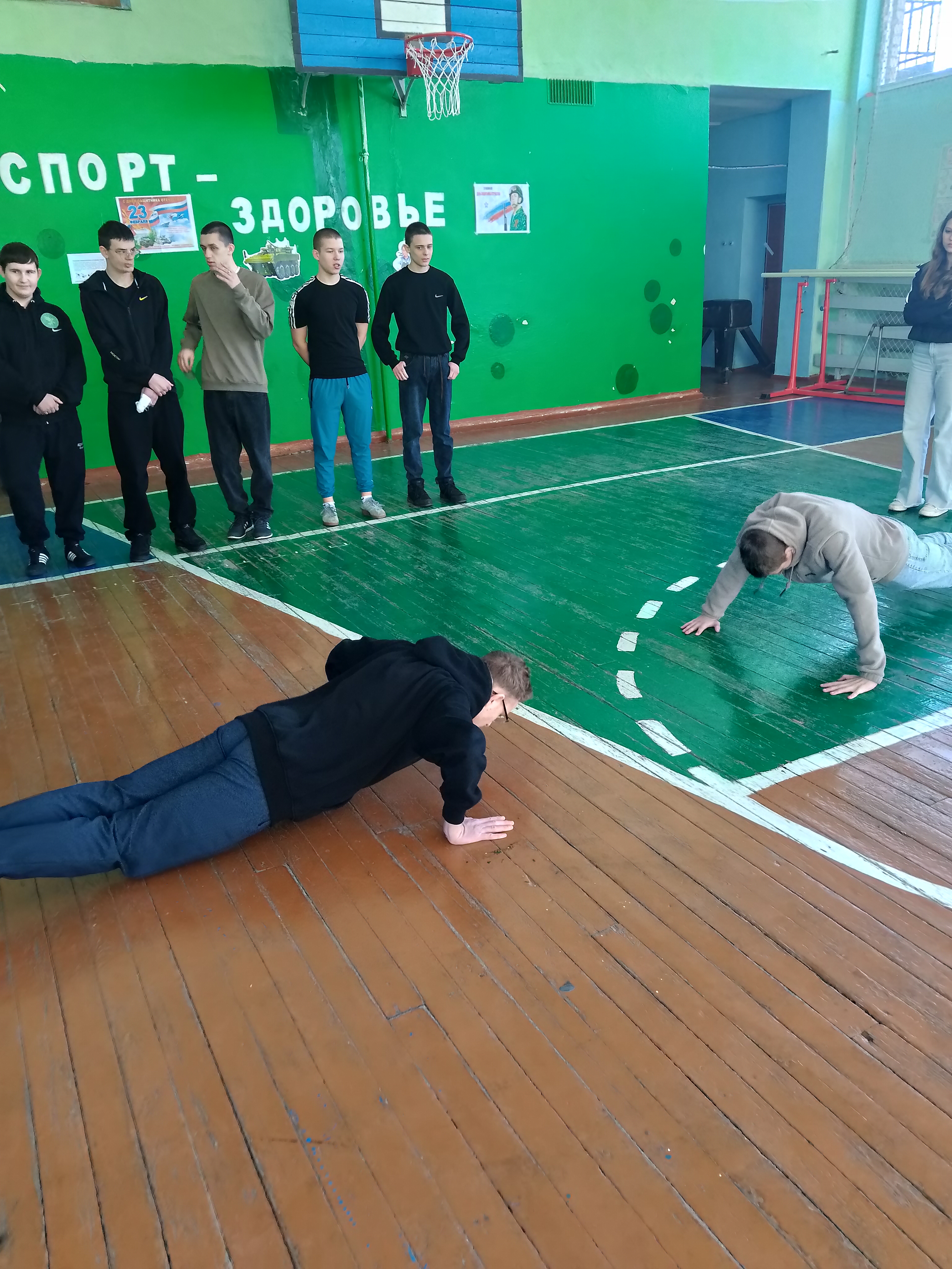 Военно-спортивный конкурс «А ну-ка, парни!».